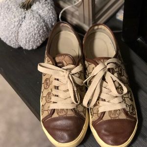 USED MICHAEL KORS TENNIS SHOES